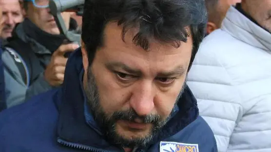 Il leader della Lega Matteo Salvini dopo aver deposto un mazzo di fiori esce dalla Questura di Trieste, dove due poliziotti sono stati uccisi durante una sparatoria, Trieste, 7 ottobre 2019. ANSA / ANDREA LASORTE