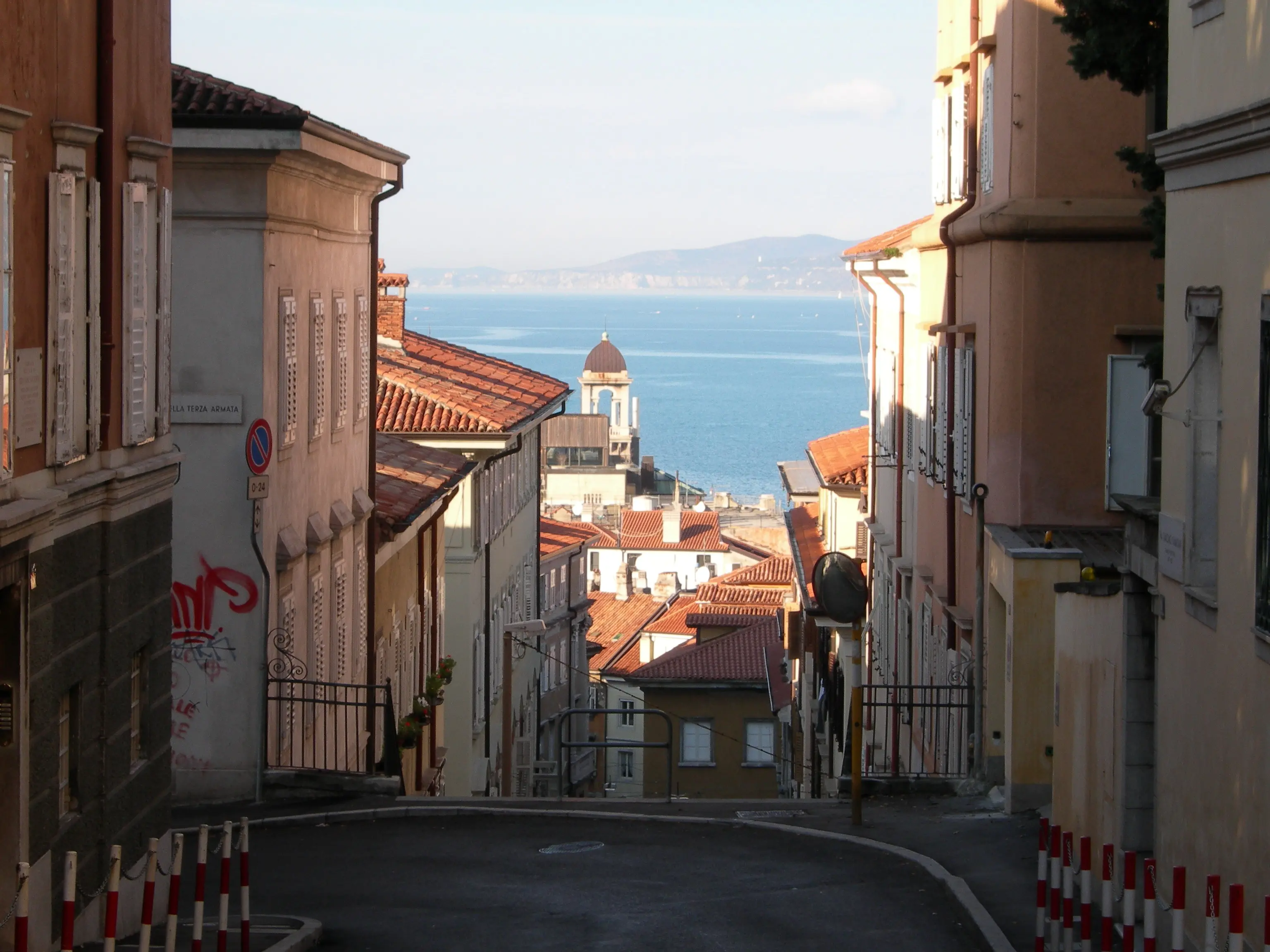 Uno scorcio di via Ciamician, con la celebre curva