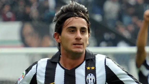 Il centrocampista della Juventus, Alberto Aquilani, esulta dopo il gol durante l'incontro di Serie A Juventus-Lecce allo stadio Olimpico di Torino, in una immagine del 17 ottobre 2010. ANSA/DI MARCO
