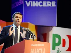 Il sindaco di Firenze, Matteo Renzi, durante una conferenza stampa per commentare i risultati delle Primarie del Partito Democratico a Firenze, 8 dicembre 2013. ANSA/MAURIZIO DEGL'INNOCENTI