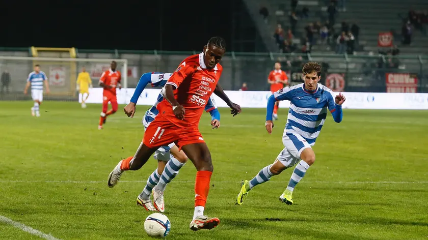 Un momento del match tra Pro Patria e Triestina (Foto Mariani/Lasorte)