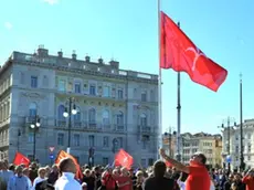 Foto BRUNI TRieste 16.09.12 manifestazione con alza bandiera sul Molo Audace di Trieste Libera