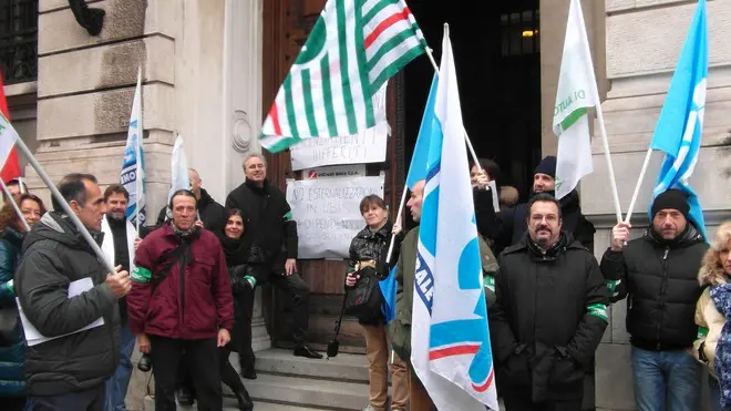 Lasorte Trieste 28/12/12 - Via Pellico, Presidio Lavoratori UBIS Unicredit