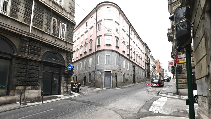 Il punto esatto dell’incrocio tra via Rossetti e via Crispi in cui l’impianto è collocato. F. Bruni