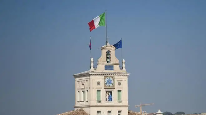 Il palazzo del Quirinale, fotografato dal terrazzo del palazzo della Consulta, in un'immagine d'archivio..ANSA/ GUIDO MONTANI