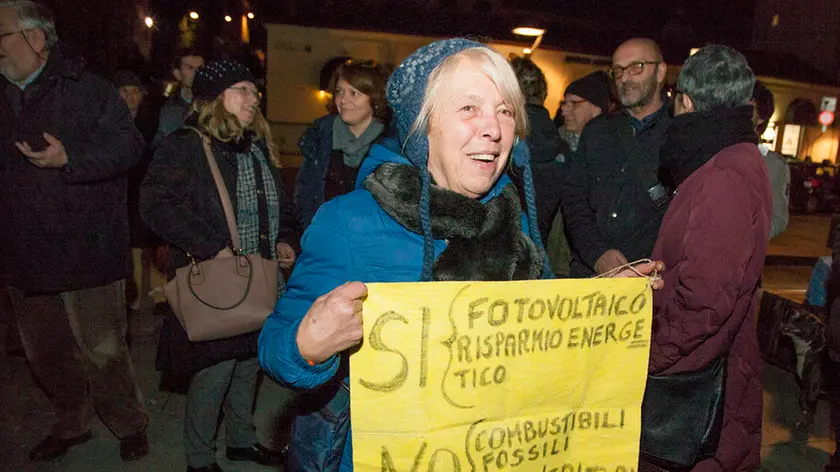 Bonaventura Monfalcone-18.02.2016 Protesta contro A2A e decisione giunta sull'amianto-Piazza della Repubblica-Monfalcone-foto di Katia Bonaventura