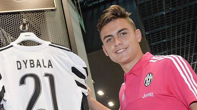 Foto LaPresse - Daniele Badolato.14/07/2015 Torino ( Italia ).Sport Calcio.ESCLUSIVA JUVENTUS.Juventus, conferenza stampa di presentazione per Paulo Dybala .Nella foto: Paulo Dybala..Photo LaPresse - Daniele Badolato.14 July 2015 Turin ( Italy ).Sport Soccer.Juventus, Paulo Dybala press conference.In the pic: Paulo Dybala