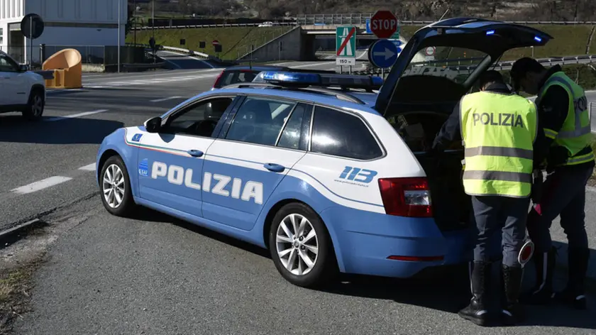 PH LAPO VALLE D'AOSTA REGIONE ARANCIONE - CONTROLLI DELLA POLIZIA STRADALE SUGLI SPOSTAMENTI DEL WEEKEND (b. 49) Immagine ap.jpg da LAPO host PC-LAPO @autore stesar