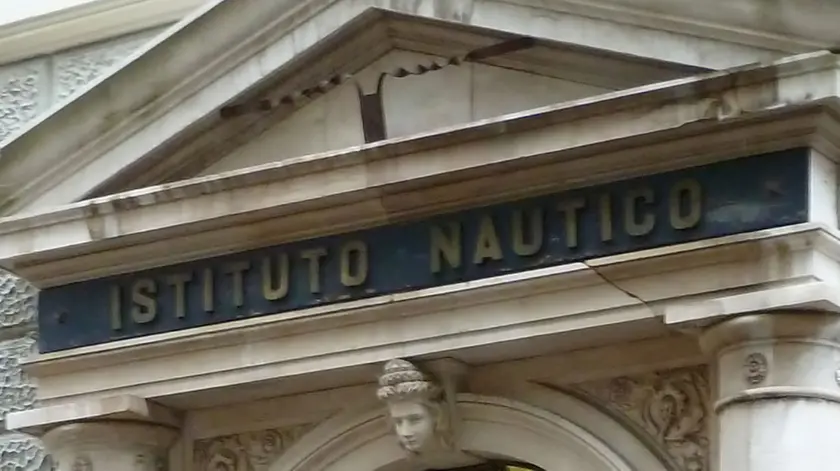 Lasorte Trieste 29/10/15 - Piazza Hortis, Istituto Tecnico Nautico, Vecchia Scritta Istituto Nautico