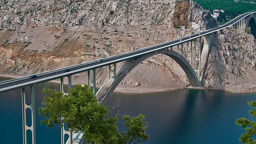 Una veduta dall’alto del ponte di Veglia