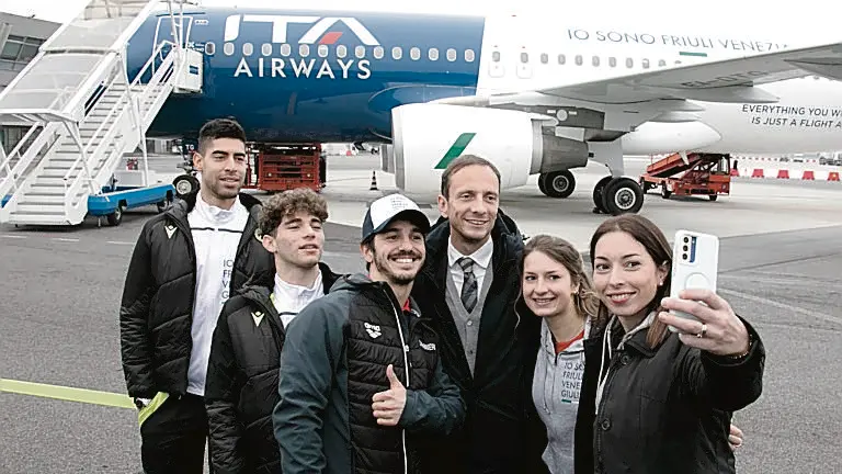 Selfie con Fedriga davanti all’aereo “Io sono Fvg” Katia Bonaventura