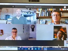 I partecipanti al forum: da in alto a sinistra, in senso orario, Benjamin Zidarich, Andrea Segrè, Chiara Valduga e Mauro Giacca. Nel riquadro, Enrico Grazioli e Alberto Bollis, direttore e vicedirettore de Il Piccolo