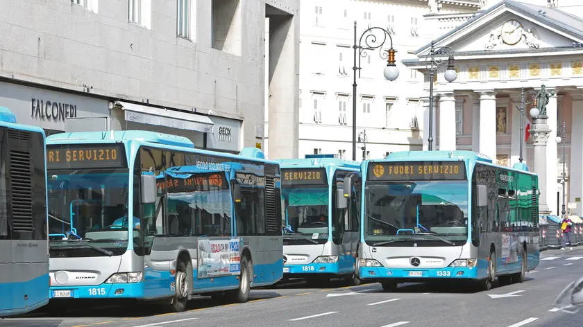 Autobus di Trieste fuori servizio in una foto d'archivio di Lasorte