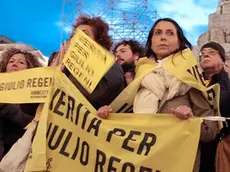 Un gruppo di partecipanti al presidio di lunedì sotto il Municipio di Trieste