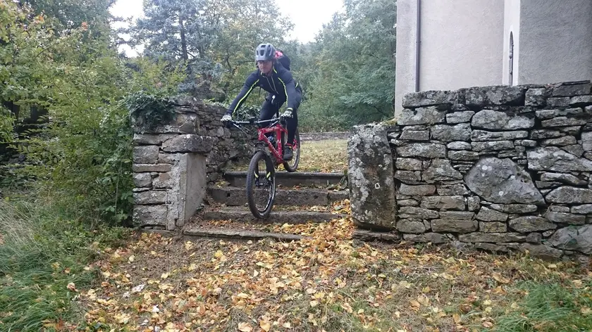 Pedalando tra luoghi suggestivi