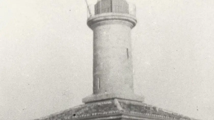Il faro di Punta Sottile poi distrutto nel 1944
