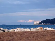 Il lungomare di Barcola in una sufggestiva foto di Massimo Silvano