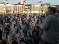 Un momento della manifestazione anti Janša lungo le vie della capitale slovena Lubiana