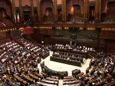 Il presidente della Camera, Roberto Fico e la presidente del Senato Maria Elisabetta Alberti Casellati, durante la cerimonia conclusiva dell'edizione 2018 dell'iniziativa "Dalle aule parlamentari alle aule di scuola. Lezioni di Costituzione" presso l'aula di Palazzo Montecitorio a Roma, 2 giugno 2018. ANSA/CLAUDIO PERI