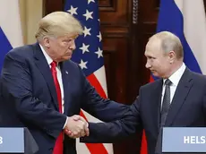 epa06893248 US President Donald J. Trump (L) and Russian President Vladimir Putin (R) shake hands during a joint press conference in the Hall of State at Presidential Palace following their summit talks, in Helsinki, Finland, 16 July 2018. EPA/ANATOLY MALTSEV