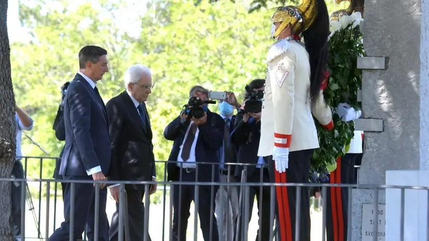 Foto BRUNI Trieste 13-07-.2020 Basoviza,monumento dei fucilati: Mattarella e Pahor depongono la corona- alcuni manifestanti sulla statale