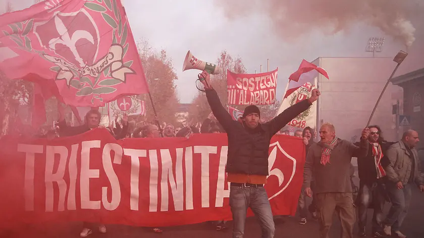 Lasorte Trieste 29/11/15 - Via Valmaura, Corteo Ultras Triestina