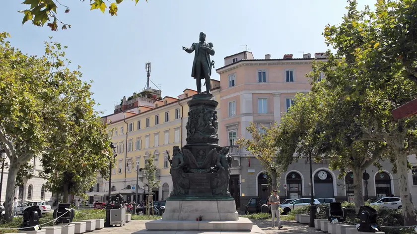 Lasorte Trieste 22/08/13 - Piazza Venezia, Statua di Massimiliano