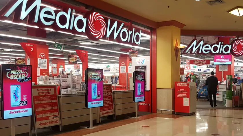 Il negozio Mediaworld all’interno delle Torri d’Europa (foto Lasorte)