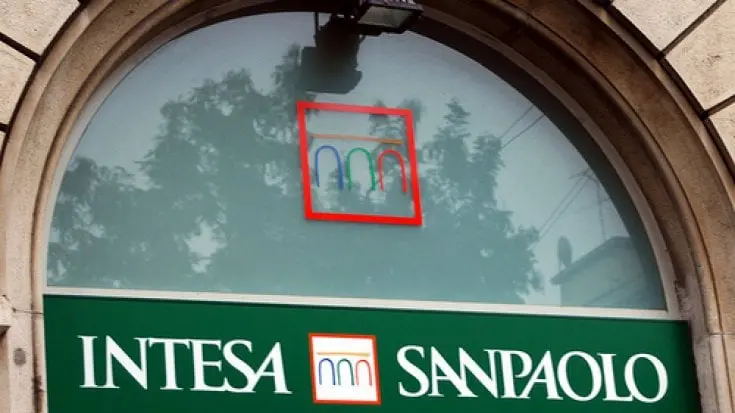 Una filiale di banca Intesa San Paolo