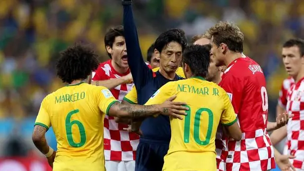 epa04252515 Brazil's Neymar (C) is booked by Japanese referee Yuichi Nishimura during the FIFA World Cup 2014 group A preliminary round match between Brazil and Croatia at the Arena Corinthians in Sao Paulo, Brazil, 12 June 2014. (RESTRICTIONS APPLY: Editorial Use Only, not used in association with any commercial entity - Images must not be used in any form of alert service or push service of any kind including via mobile alert services, downloads to mobile devices or MMS messaging - Images must appear as still images and must not emulate match action video footage - No alteration is made to, and no text or image is superimposed over, any published image which: (a) intentionally obscures or removes a sponsor identification image; or (b) adds or overlays the commercial identification of any third party which is not officially associated with the FIFA World Cup) EPA/PAOLO AGUILAR EDITORIAL USE ONLY