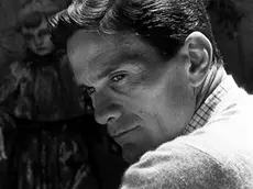 23/05/1962 Roma. Pier Paolo Pasolini nella sua casa di Monteverde. 05/23/1962 Rome. Pier Paolo Pasolini in his home in the Monteverde district.