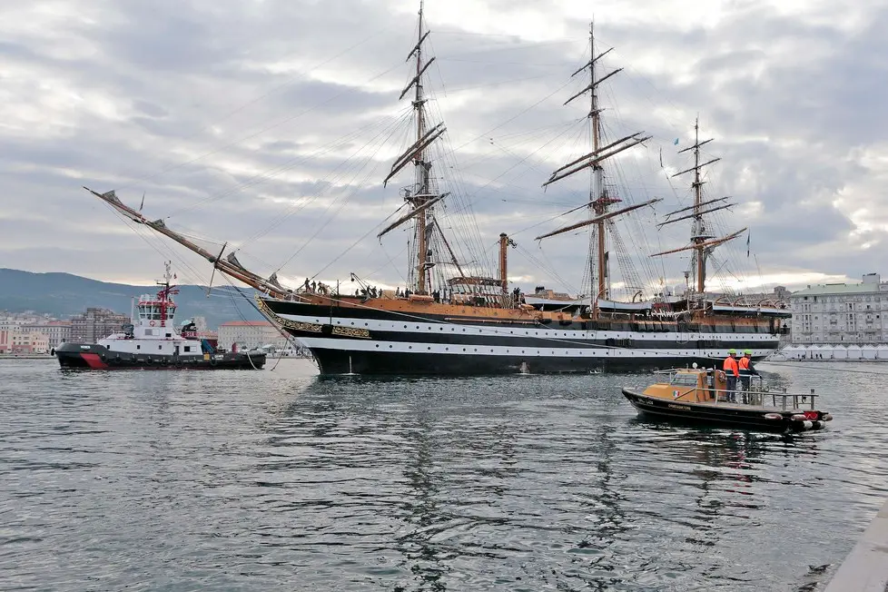 Silvano Trieste 2018-10-08 L'arrivo di Nave Vespucci