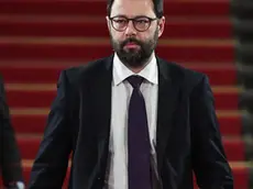 Il ministro per lo Sviluppo economico Stefano Patuanelli, al termine dell' incontro con i rappresentanti delle imprese sulle misure da adottare per fronteggiare le conseguenze derivanti dal Coronavirus sul sistema produttivo del Paese, Roma 25 febbraio 2020. ANSA/ALESSANDRO DI MEO