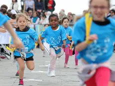 Piazza dell’Unità d’Italia invasa dai bambini delle scuole triestine con il contorno delle famiglie e i festeggiamenti all’arrivo in attesa della tripla gara per tutti di domenica Fotoservizio Andrea Lasorte