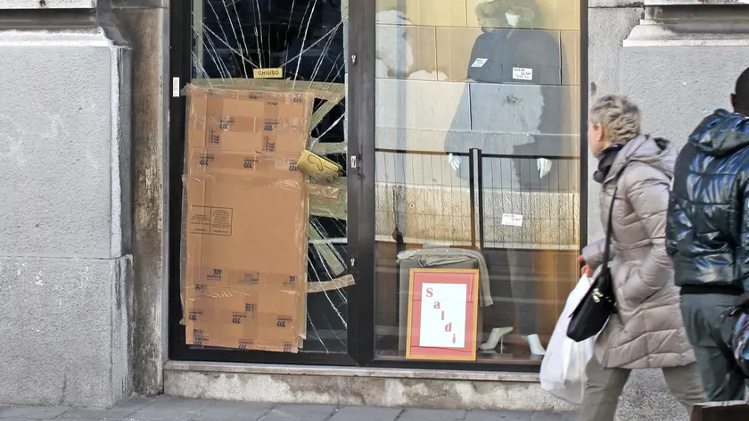 Tentato furto con spaccata al Nacmias (Lasorte)