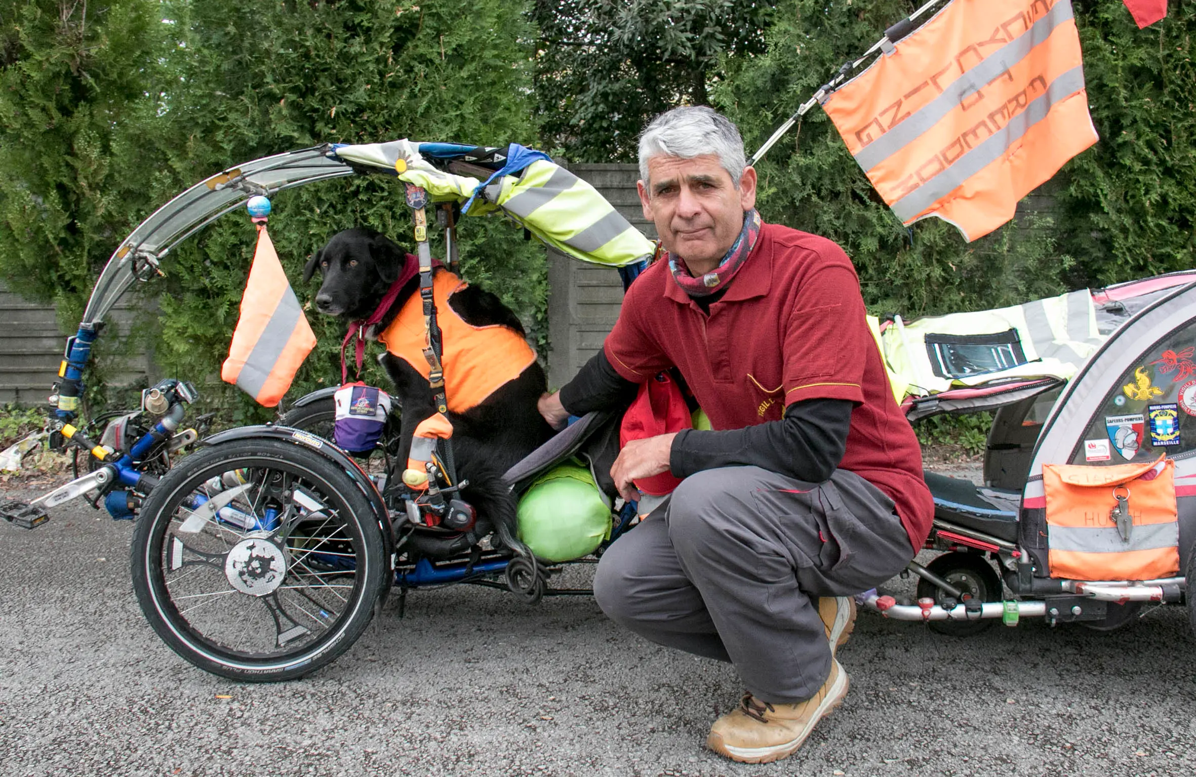 Bonaventura Monfalcone-13.04.2019 Giro del mondo in bicicletta di Martin Hutchinson e Starsky-Caserma di vigili del fuoco-Monfalcone-foto di Katia Bonaventura