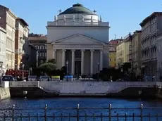 Foto BRUNI 01.11.15 Ponte Rosso-piazze rifatta e canale con gente