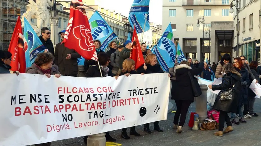 Foto Bruni 05.02.16 Manifestazione delle Mense Comunali in piazza Borsa