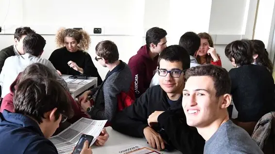 In questa immagine d’archivio alcuni studenti durante l’Open Day della Sissa nel 2019