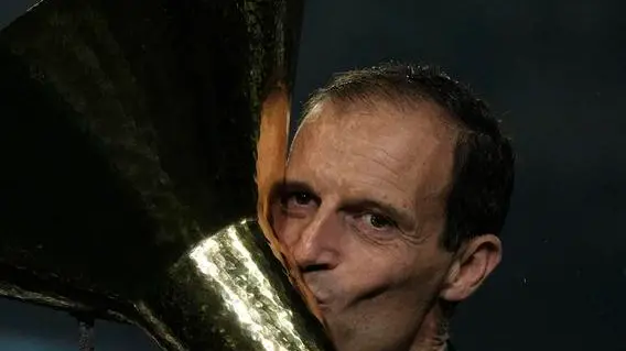 19/05/2019 Torino, festeggiamenti per la vittoria dello scudetto della Juventus, nella foto l'allenatore Massimiliano Allegri con la coppa *** Local Caption *** 00908434