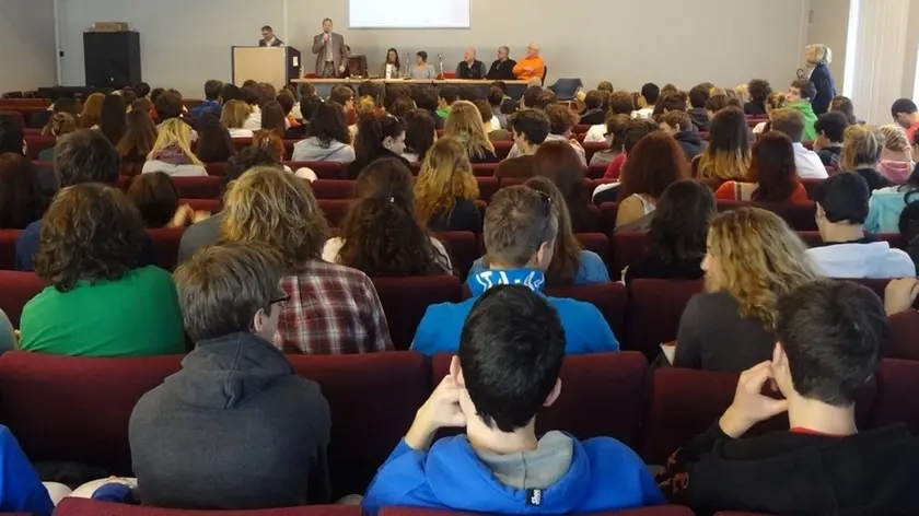 Un incontro per gli studenti al liceo Galilei