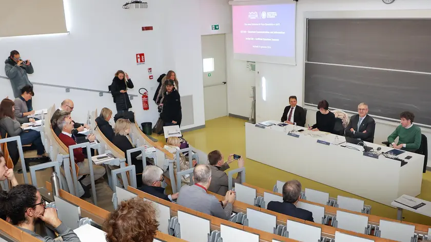 La presentazione, al Dipartimento di Fisica di via Valerio, dei nuovi laboratori di Fisica quantistica. Andrea Lasorte