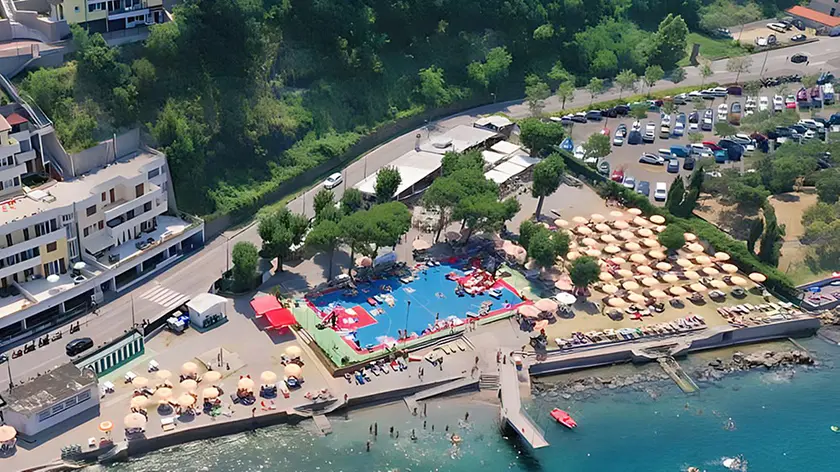Un’immagine dall’alto del Bagno San Rocco di Muggia