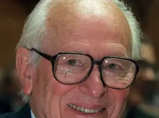 Italian genetist Luigi Luca Cavalli-Sforza similes as he receives the prestige Balzan prize in Bern, Tuesday, 16 November, 1999, for his work about human evolution. ANSA/JUERG MUELLER