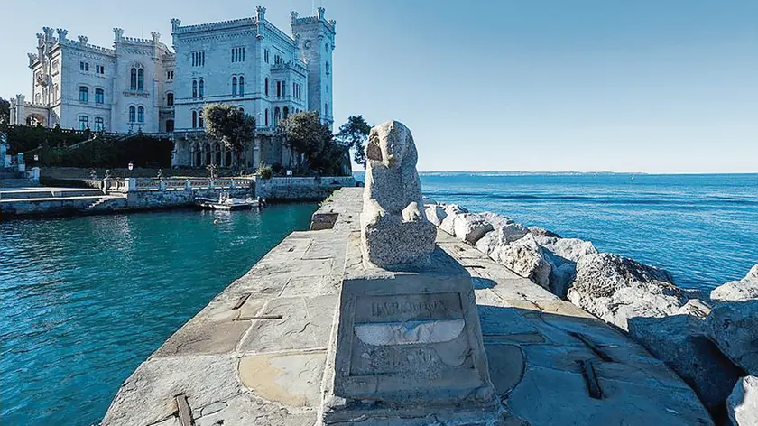 la sfinge del porticciolo di Miramare