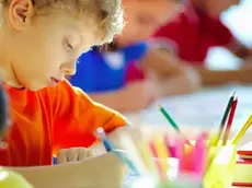 Bambini a scuola in una foto di repertorio