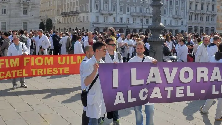 Foto Bruni 25.04.15 Alcatel: manifestazione con sindacati dalla Serracchiani