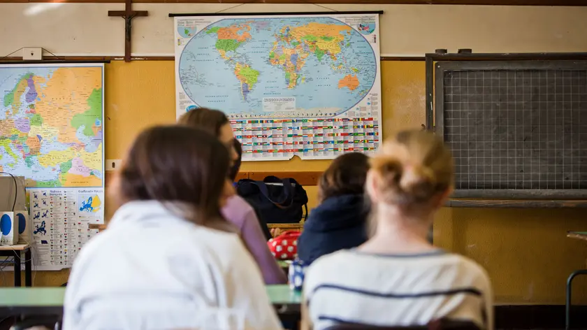 Lezione a scuola in una foto di archivio