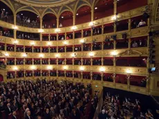 Il teatro Verdi affollato durante una rappresentazione