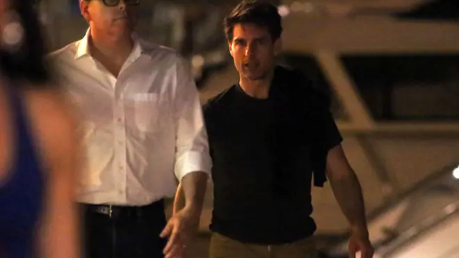 Hvar, 010912. Jucer u poslijepodnevnim satima u zracnu luku Split sletjeo je poznati americki glumac Tom Cruise. Nakon toga ukrcao se na jahtu Lady S. i otplovio na Hvar. Na slici: Tom Cruise u vecernjem izlasku u Hvaru, kavana Pjaca. Foto: Damjan Tadic / CROPIX